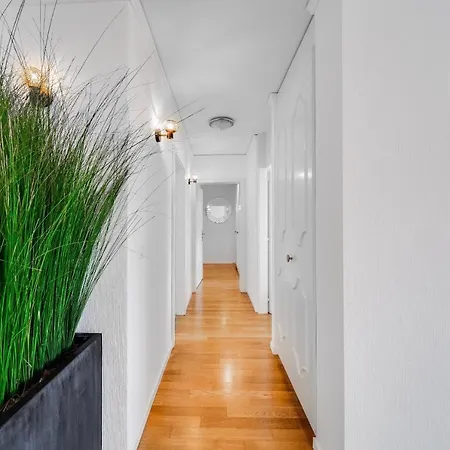 Spacious Panoramic Penthouse In By Guestlee Apartman