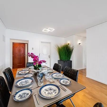 Apartman Spacious Panoramic Penthouse In By Guestlee